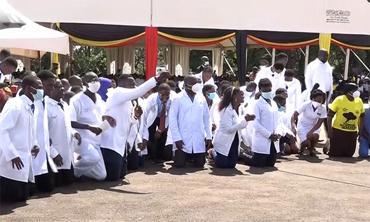 medics-kneel-to-beg-museveni-to-stand-again-1