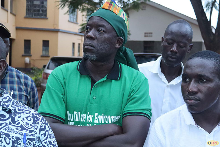 odonga-otto-with-relatives-at-police