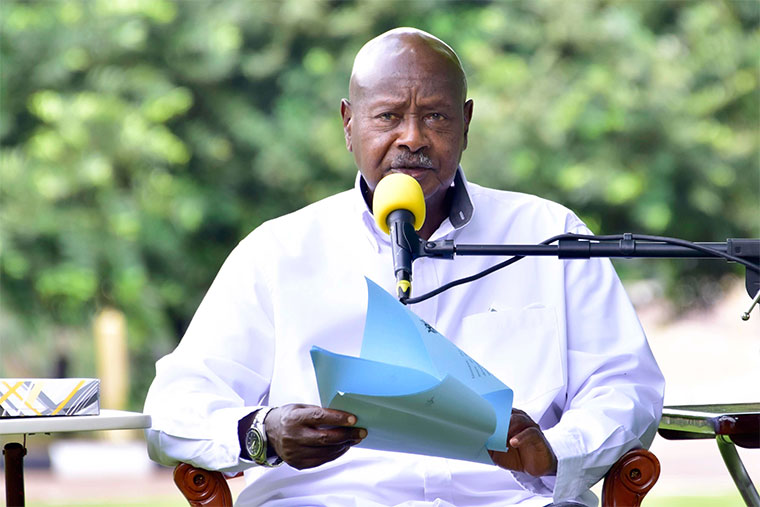 president-museveni-with-official-docs