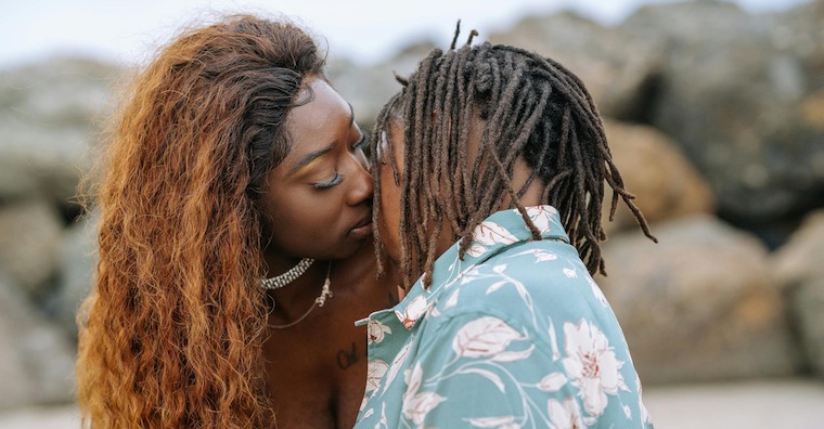 couple_attempt_kiss-1