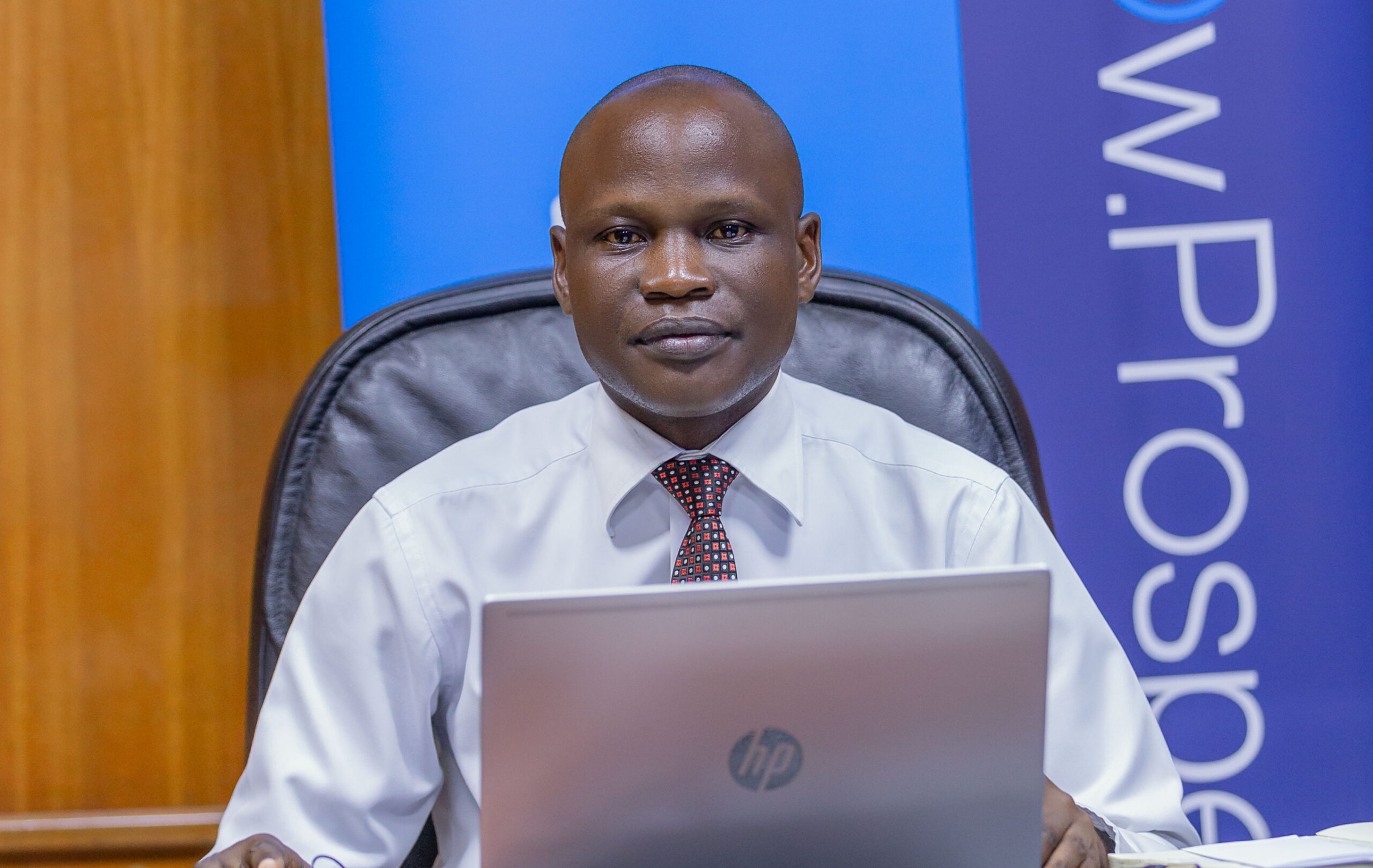 julius-akais-postbanks-supervisor-agriculture-and-partnerships-scaled-3