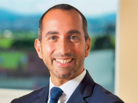 axian-ceo-1-450x338-3